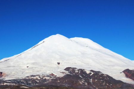 Elbrus dağında alpinist ölüb